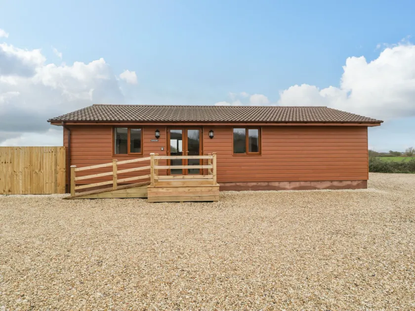 Delphine Lodge, Meadow View Lodges - Image 1