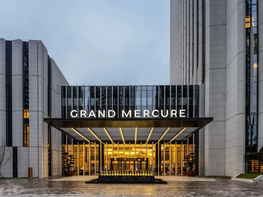 Grand Mercure Yichang Waitan - Image 1