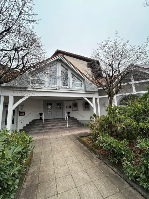 2-Rent Group Hostel Rooms AUB162 - Image 1