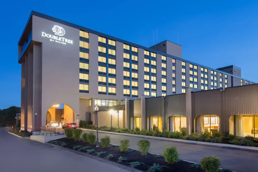 DoubleTree by Hilton Boston North Shore - Image 1
