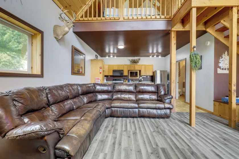 Steps to Fishing Pond! Country Cabin in Maysville - Image 1