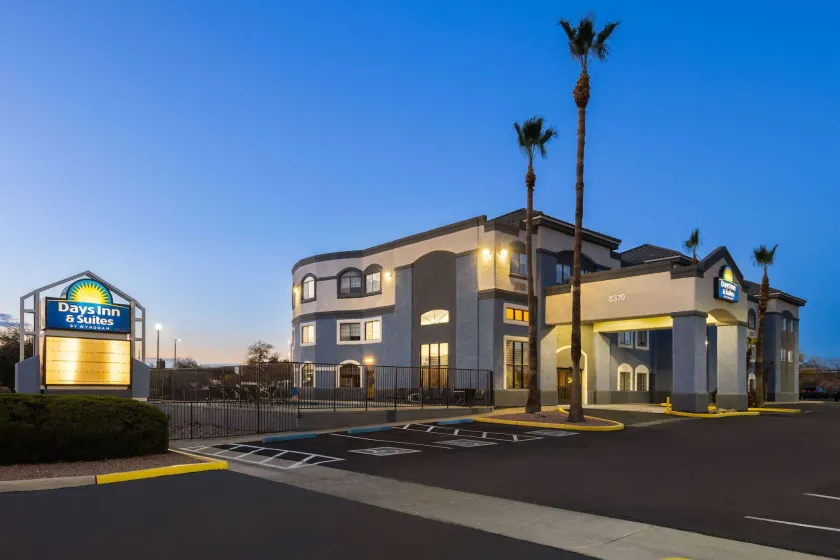 Days Inn & Suites by Wyndham Tucson/Marana - Image 1