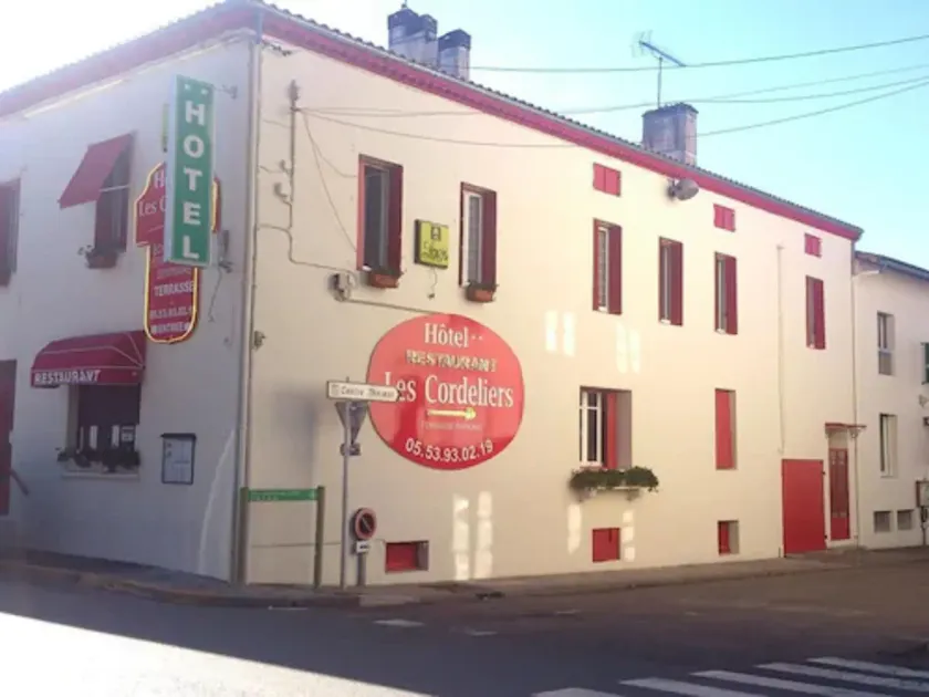 Logis Hôtels - Hôtel et Restaurant Les Cordeliers - Image 1