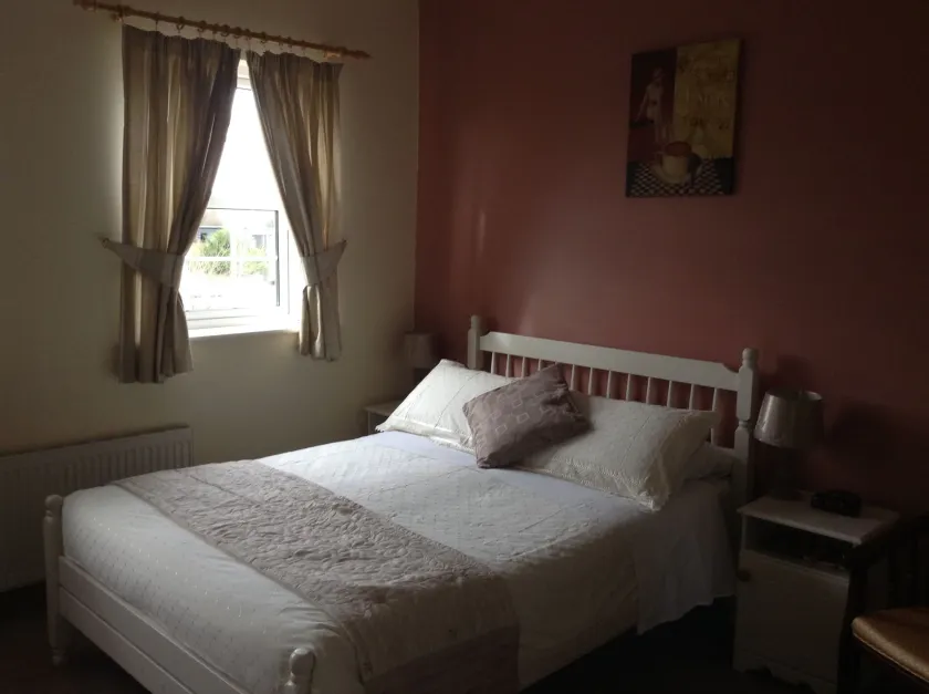 Deerpark Manor Bed and Breakfast - Image 1