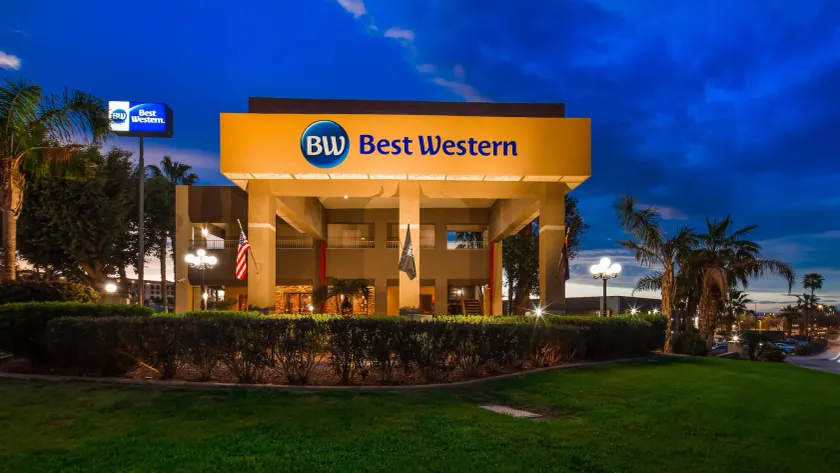 Best Western Yuma Mall Hotel & Suites - Image 1
