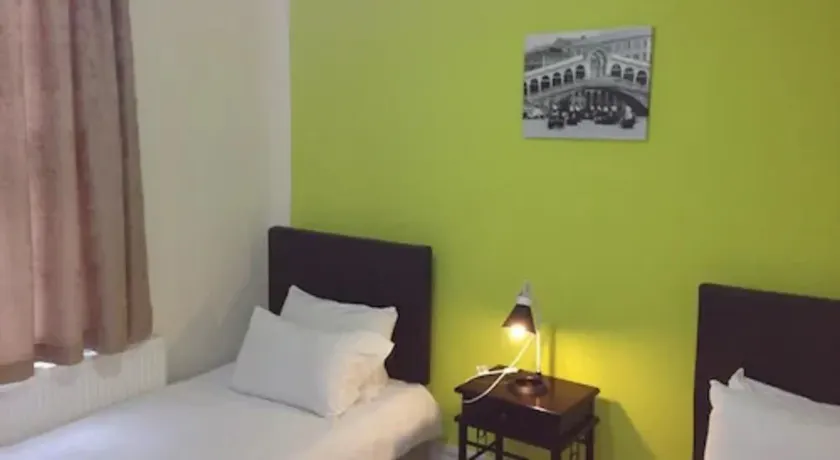 City View Hotel Roman Road - Image 1