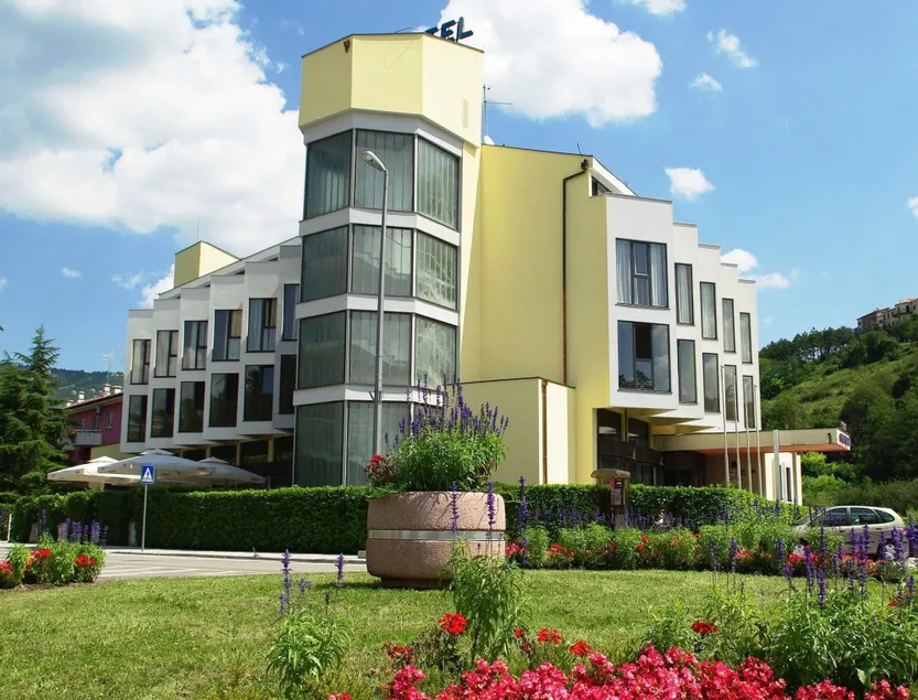 Hotel Fontana - Image 1