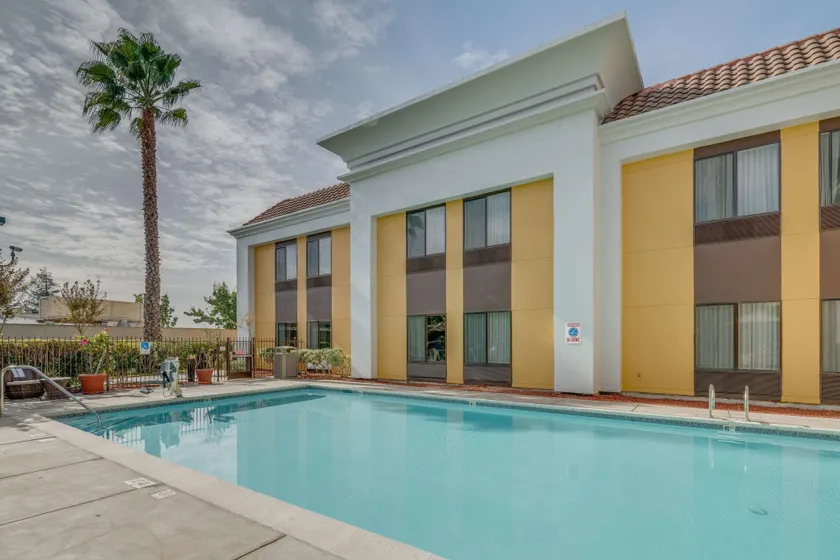 Hampton Inn Livermore - Image 1