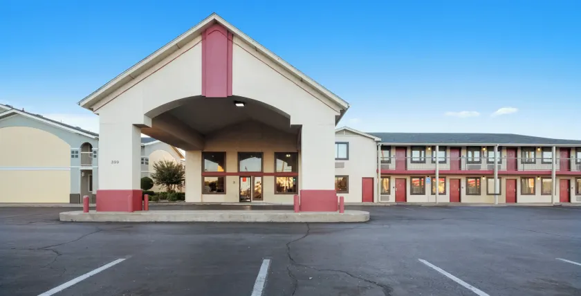 Red Roof Inn Oklahoma Airport I 40 W Fairgrounds - Image 1