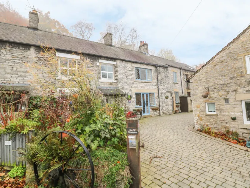 Laburnum Cottage - Image 1