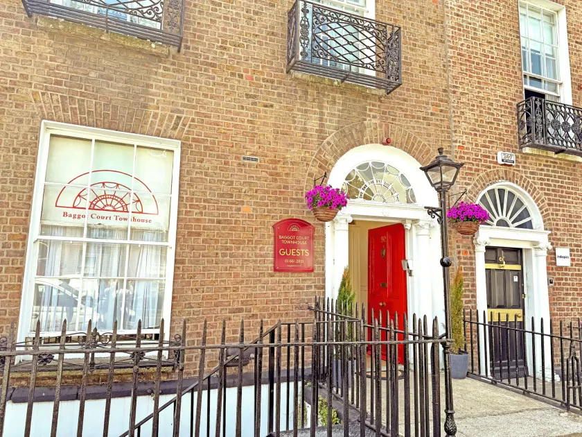 Baggot Court Townhouse - Image 1