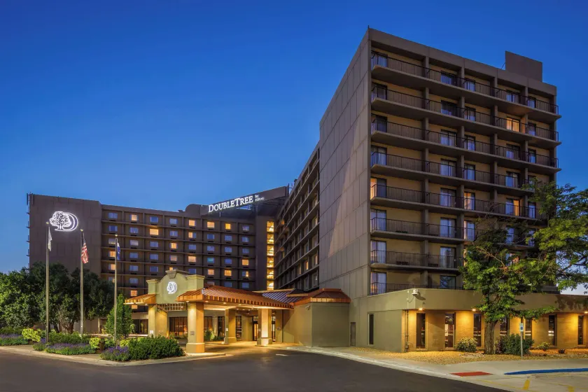 DoubleTree by Hilton Hotel Denver - Image 1