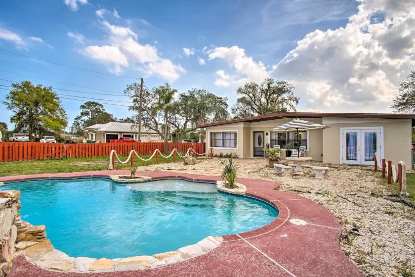 Cozy Melbourne Home w/ Deck & Pool: 5 Mi to Beach! - Image 1