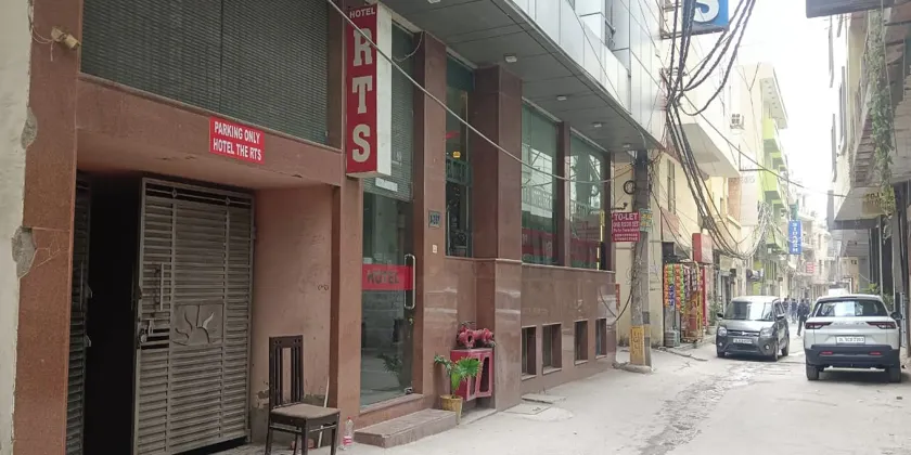 Hotel RTS Plaza Near IGI Airport - Image 1