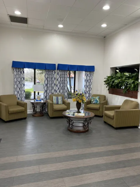 Days Inn & Suites by Wyndham Mobile - Image 1
