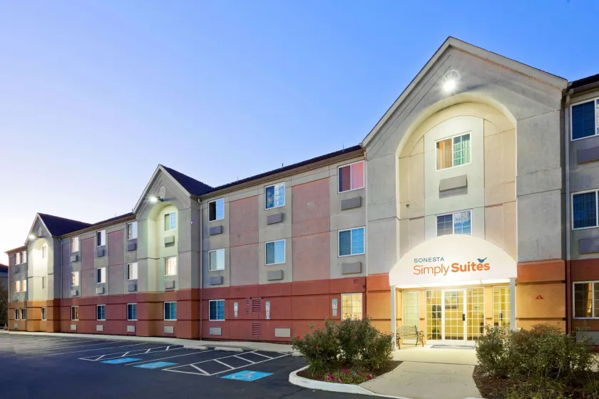 Sonesta Simply Suites Philadelphia Mount Laurel - Image 1