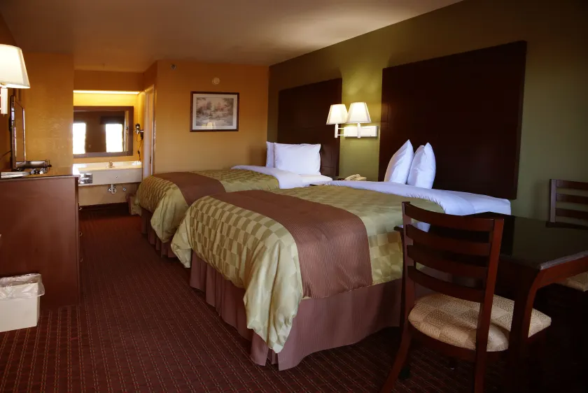 Executive Inn Opp - Image 1