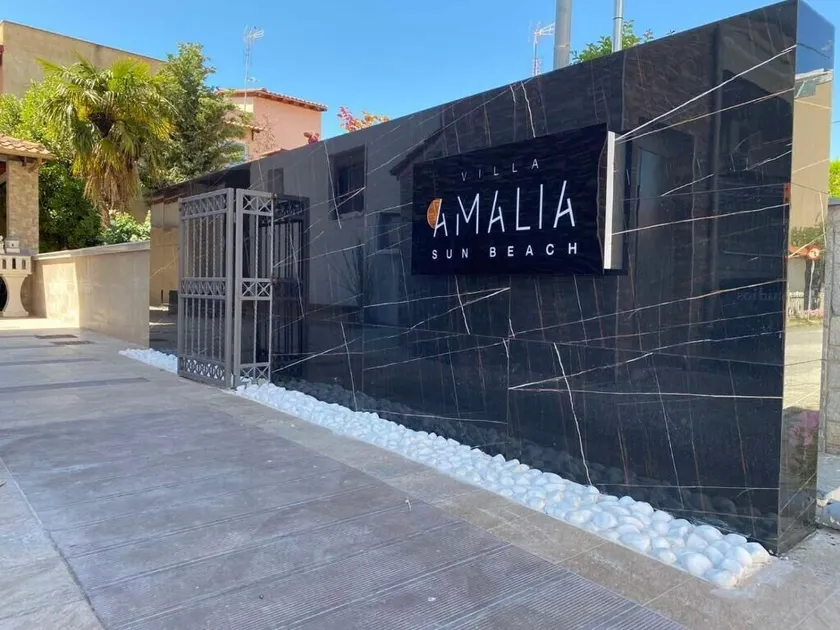 Villa Amalia Sun Beach - Image 1