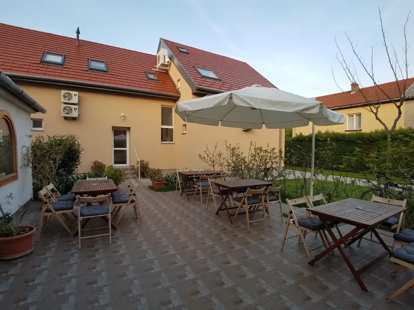 Babi Guesthouse - Babi Vendégház - Image 1