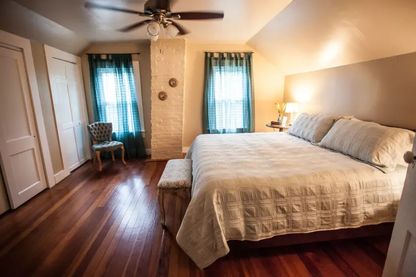 T'Frere's Bed & Breakfast - Image 1