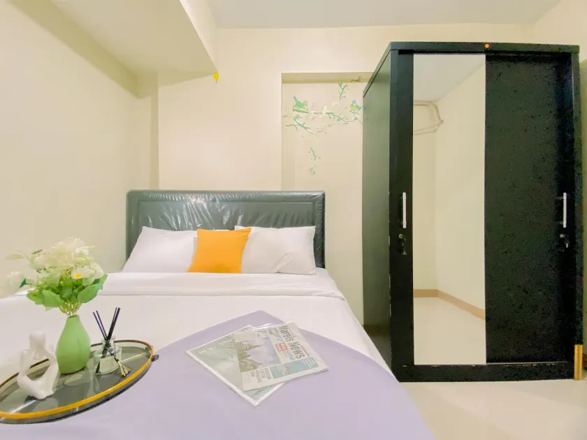 Best Strategic 2BR Apartment at Green Palm Residence By Travelio - Image 1