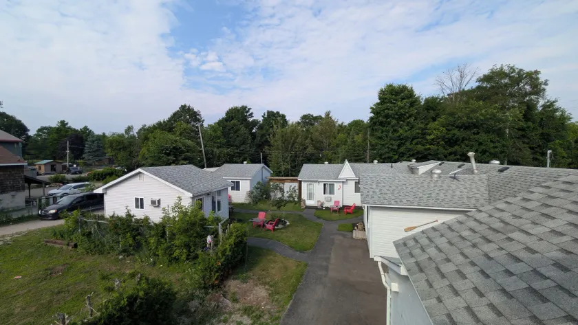 Oakwood Motel - Image 1