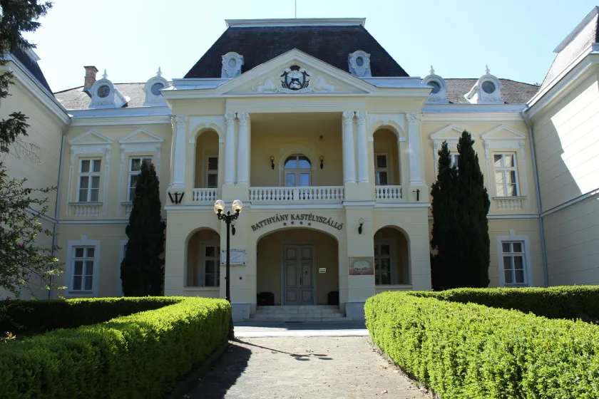 Batthyány Kastélyszálló - Image 1