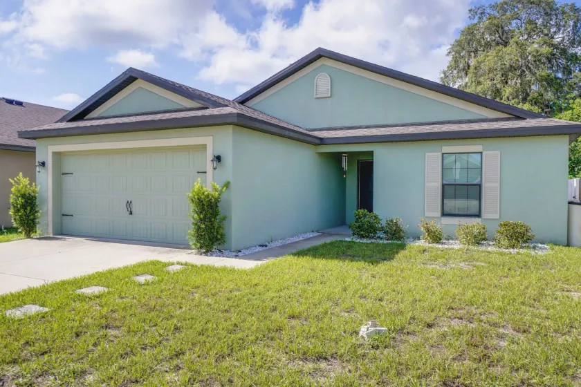 Tavares Retreat w/ Covered Patio & Private Yard - Image 1