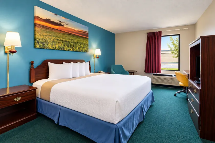 Days Inn by Wyndham Battlefield Rd/Hwy 65 - Image 1