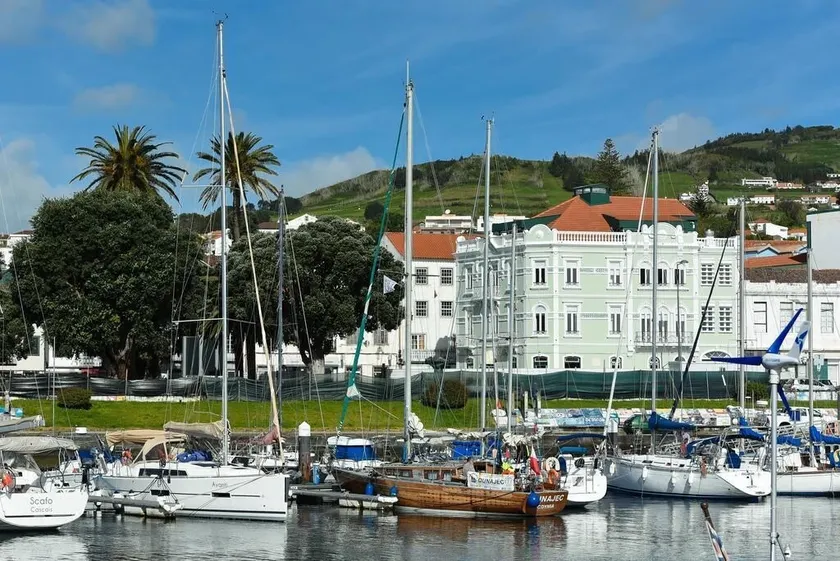 Internacional Azores Boutique - Image 1