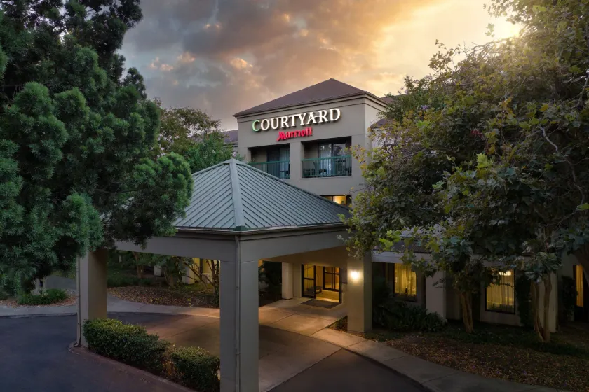 Courtyard by Marriott Stockton - Image 1