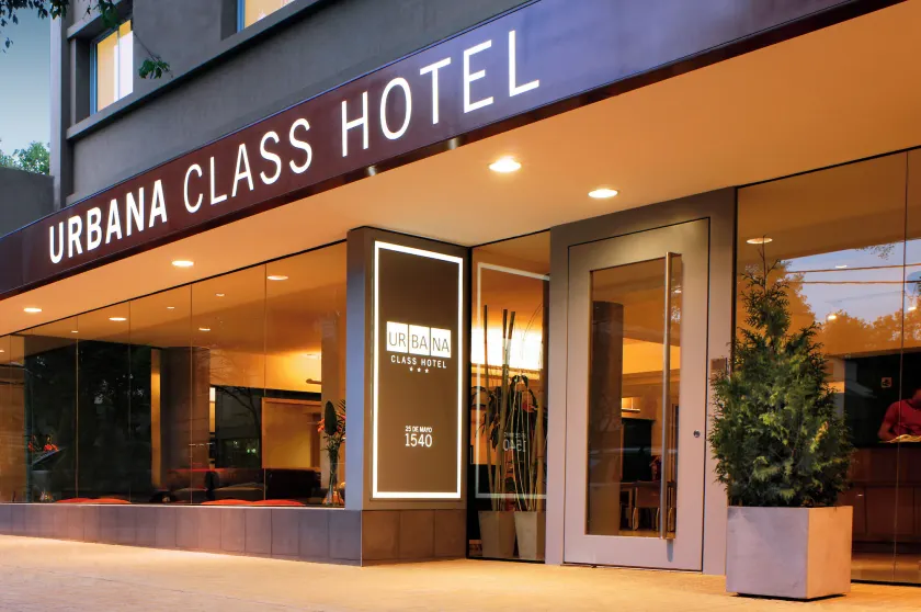 Urbana Class Hotel - Image 1