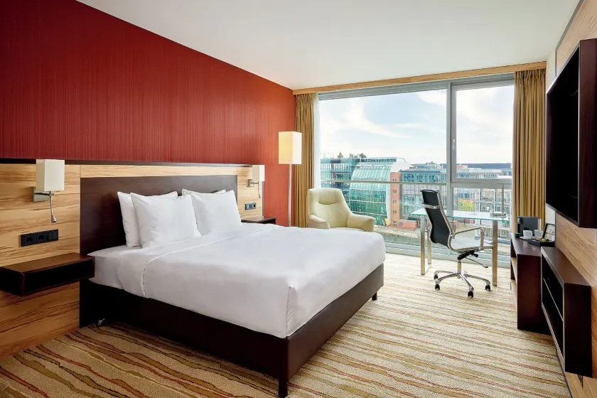 Courtyard by Marriott Duesseldorf Hafen - Image 1