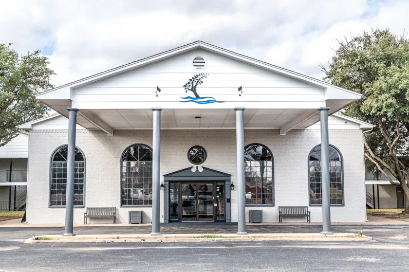 Lake View Inn - Image 1