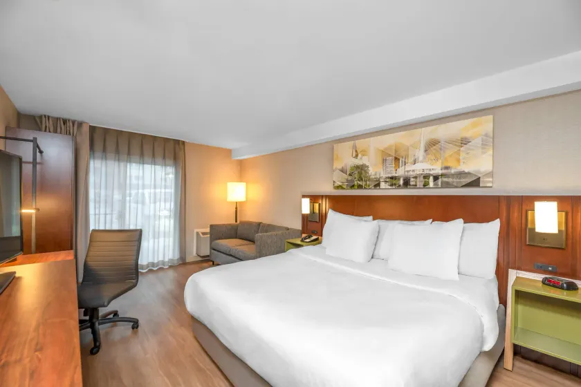 Comfort Inn South Shore - Image 1