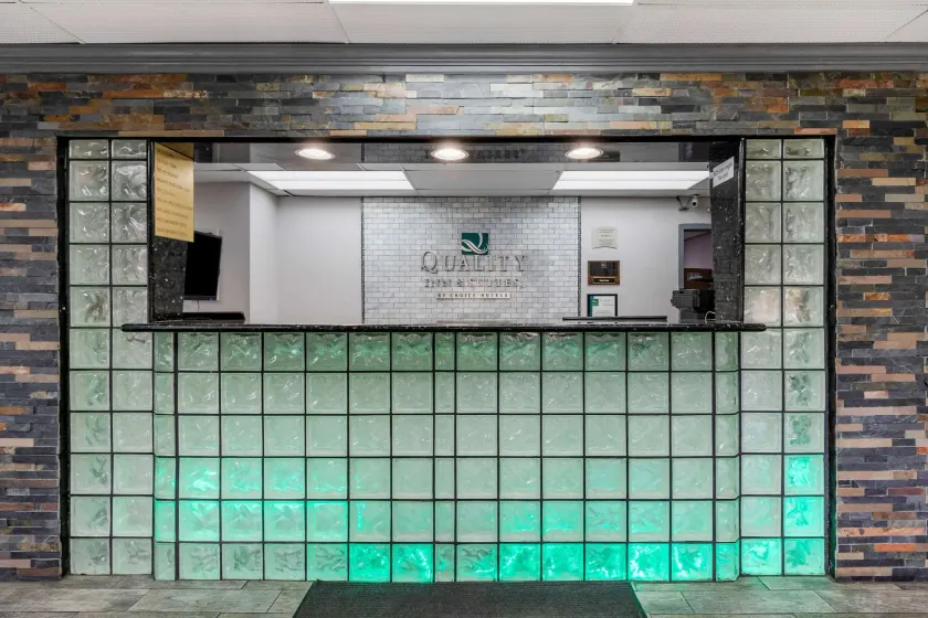 Quality Inn & Suites Ft Jackson Maingate - Hall