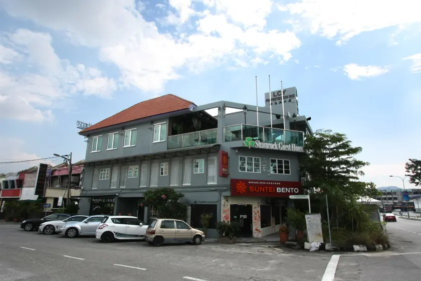 Shamrock Guest House - Image 1