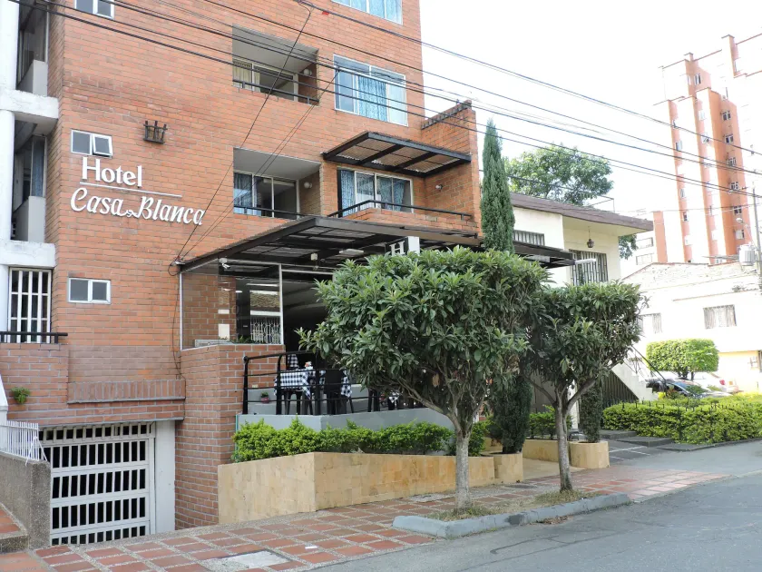 Hotel Casa Blanca Laureles - Image 1