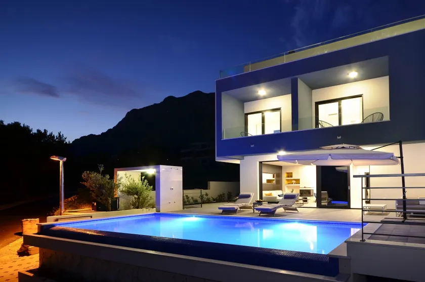 Moderne Villa Nina mit beheiztem Pool und herrlichem Meerblick - Image 1