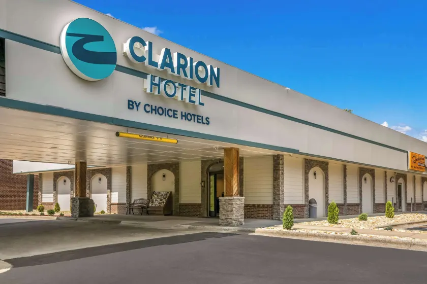Clarion Hotel Conference Center Maggie Valley - Image 1