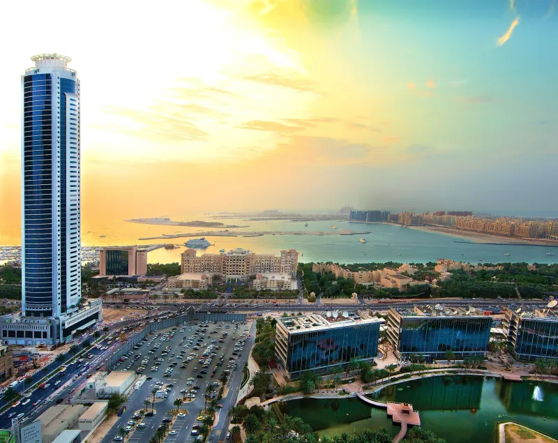 Tamani Marina Hotel & Apartments - Image 1
