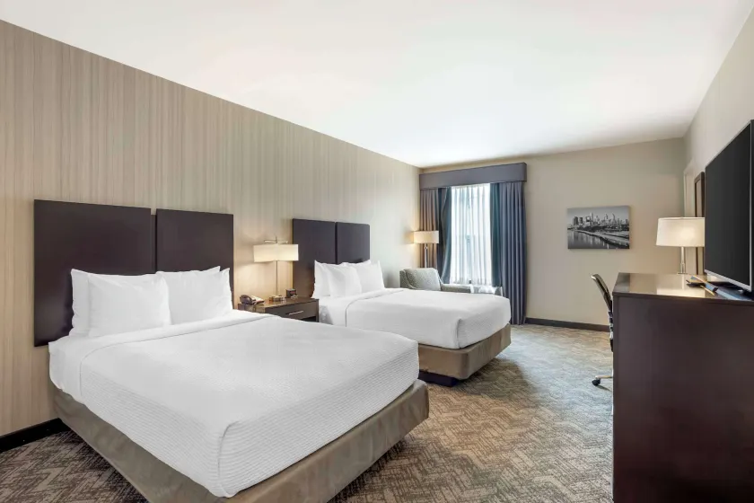 Best Western Plus Philadelphia-Pennsauken Hotel - Image 1