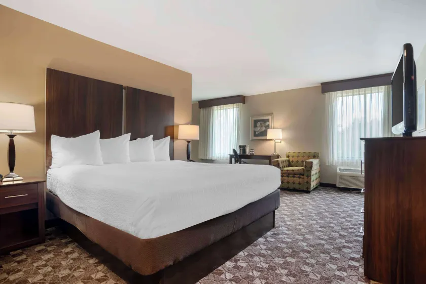 Best Western Plus Oak Mountain Inn - Image 1