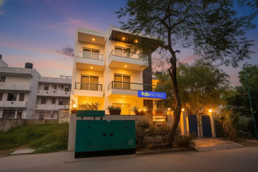 FabHotel AVF Suites - 500 Meters From UNITECH CYBER PARK - Image 1
