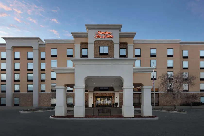 Hampton Inn & Suites Lynchburg - Image 1