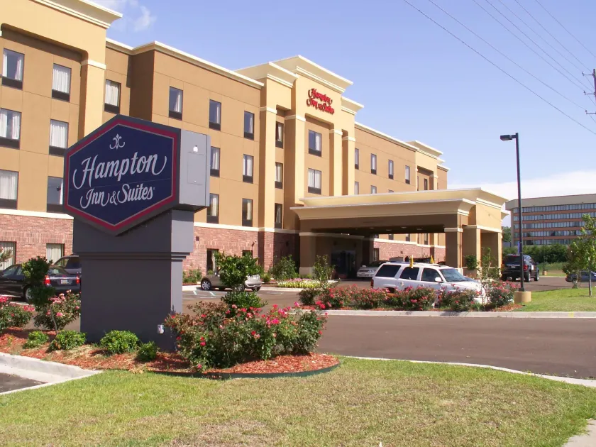 Hampton Inn & Suites Natchez - Image 1