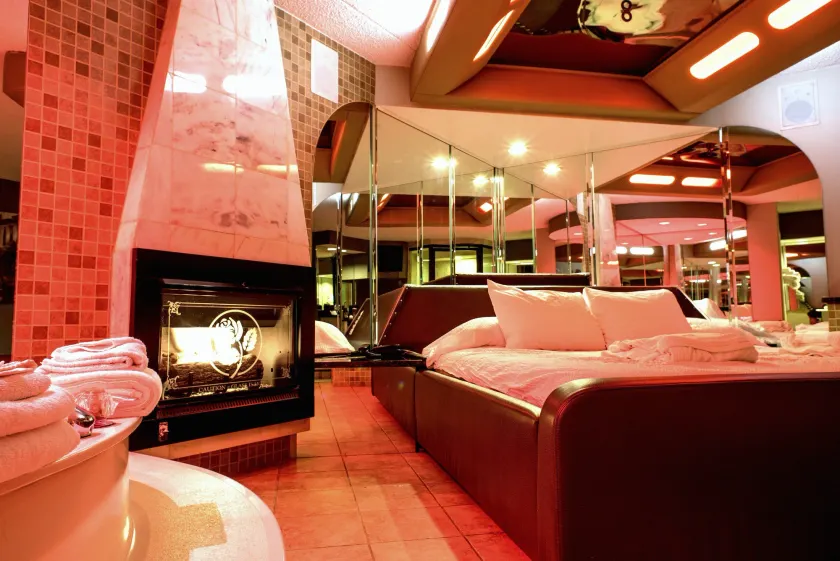 Essence Suites - Image 1