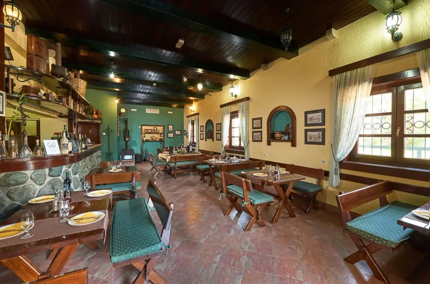 Hotel Laguna - Image 1
