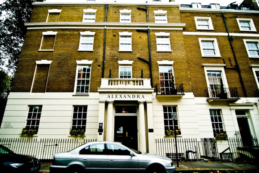 Alexandra Hotel - Image 1