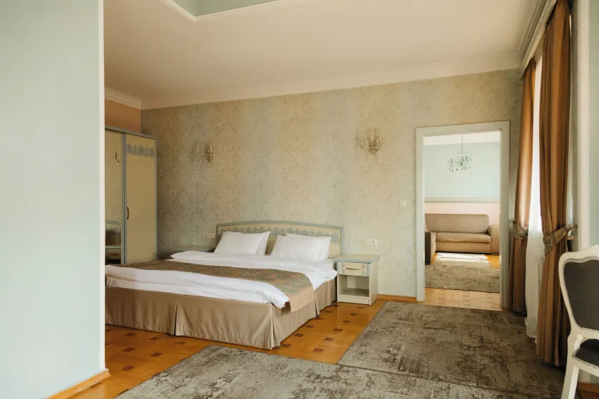 Reikartz City Tbilisi Hotel - Image 1